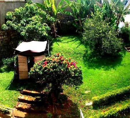 Le Fumoir Guest House Chambre Double Antananarivo Exterior photo